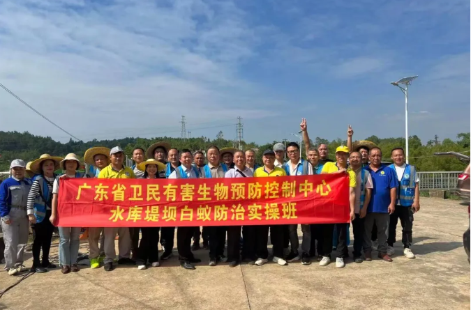 全国近 20 名学员齐聚梧州 白蚁防治实操高级班圆满收官,深耕专业技术助力行业发展 全国近 20 名学员齐聚梧州 白蚁防治实操高级班圆满收官,深耕专业技术助力行业发展